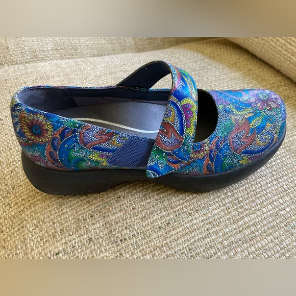 Mary Janes - Picture 5 of 7